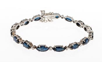 598. BRACELET, set with blue sapphires and samll diamonds, tot. app. 0.30 cts.