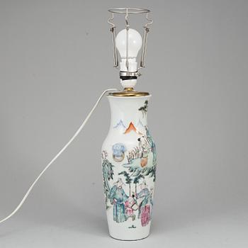 A famille rose vase, turned into a table lamp, Qing dynasty, late 19th century.