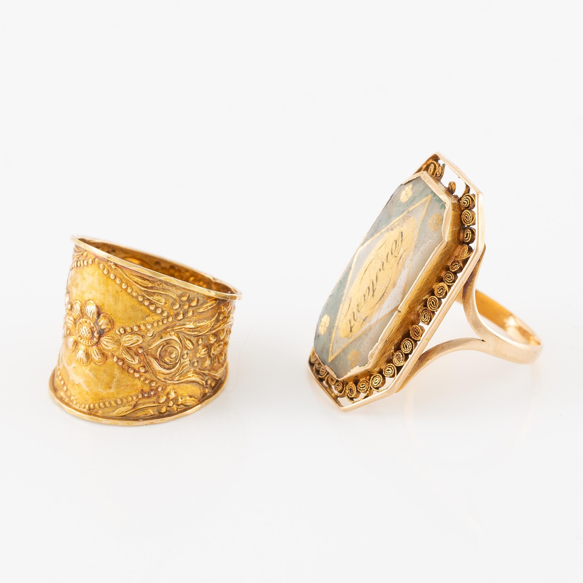 Ringar, 2 st, 18K guld, en sengustaviansk, år 1804.