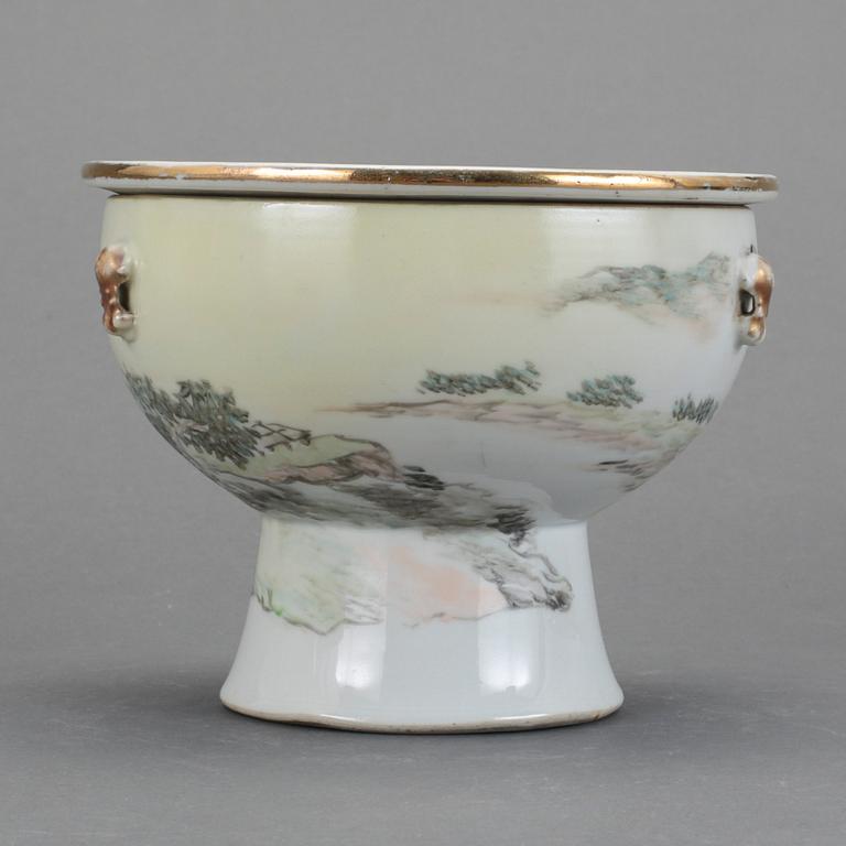 SKÅL MED DJUPFAT, porslin, Kina, 1900-tal.