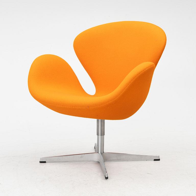 Arne Jacobsen, Fåtölj, "Svanen", Fritz Hansen, Danmark, 2000-tal.
