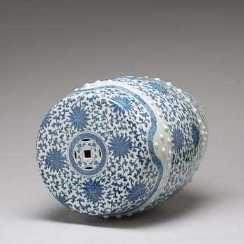 A blue and white garden seat, Qing dynasty, 19th Century.