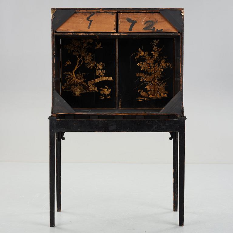 Cupboard, Japan, Edo (1603-1868), later stand.