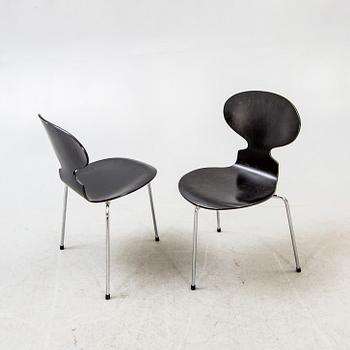 Arne Jacobsen, stolar ett par "Myran" för Fritz Hansen 1991.