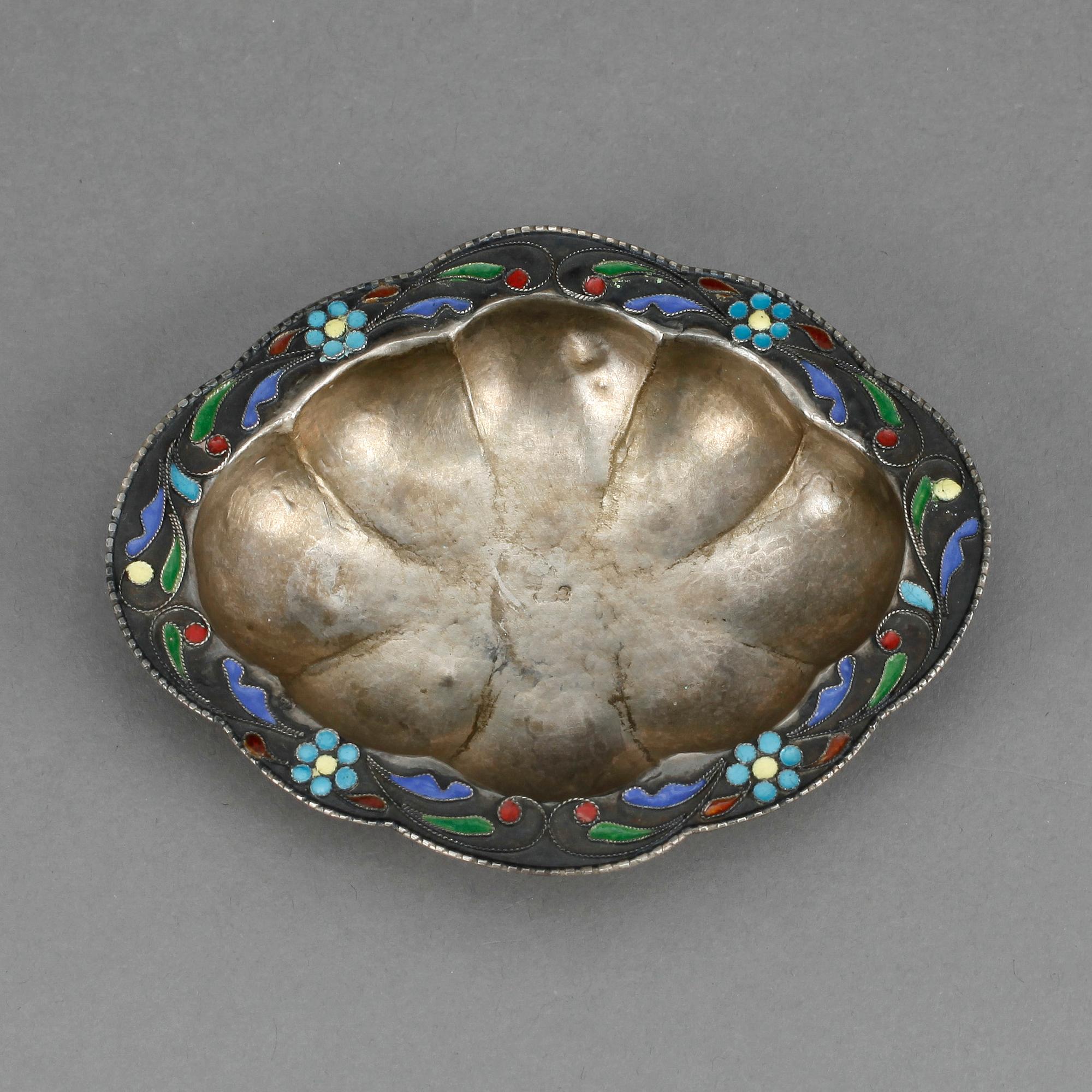 SKÅL, sterlingsilver och emalj. Vikt ca 21 gram.