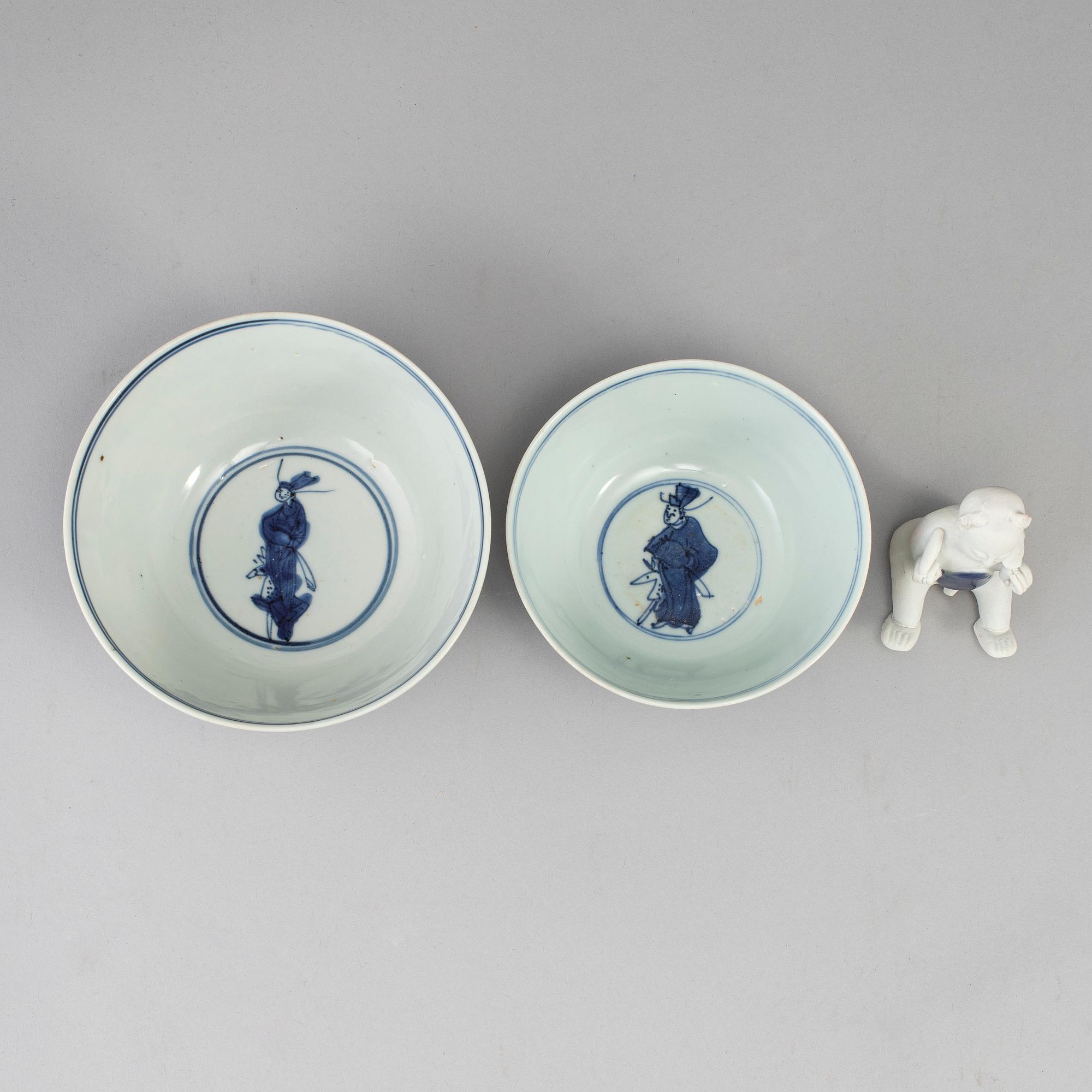 A set of two blue and white bowls and a figurine, Ming dynasty and Qing dynasty, 17th Century.