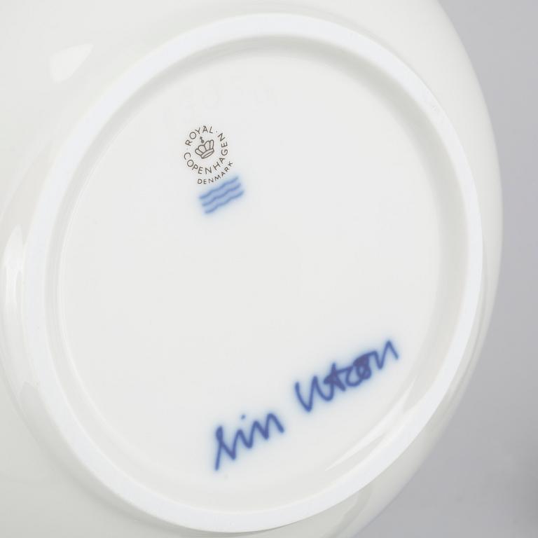 24 pieces of porcelan table ware, partly designed by Lin Utzon, Royal Copenhagen, 1980s.