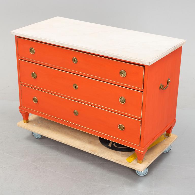 A late Gustavian chest of drawers, early 19th century.