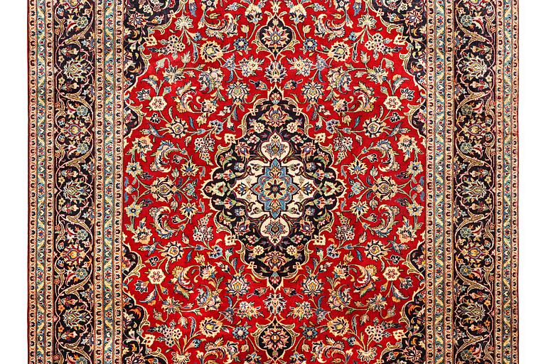 A carpet, Kashan, ca 365 x 245 cm.