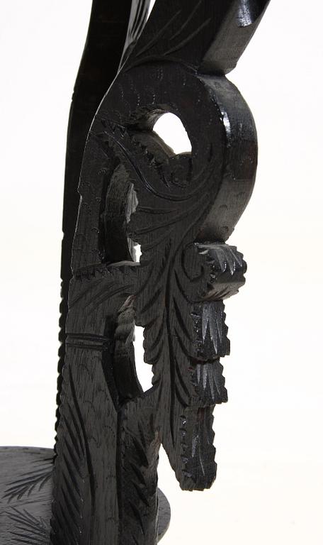 PIEDESTAL. Orientalisk 1900-tal.