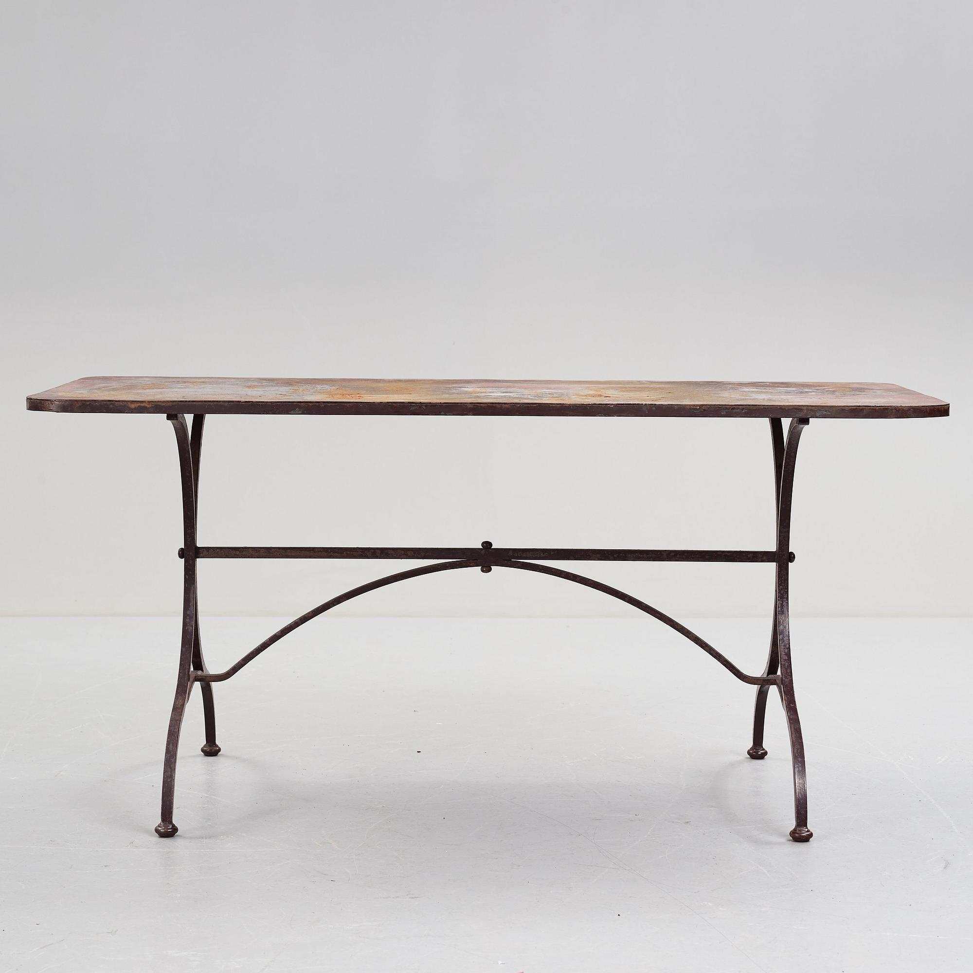 TRÄDGÅRDSMÖBLER, bestående av ett bord och stolar, 6 st, 1900-tal.