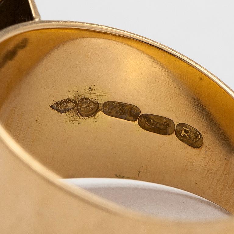 An 18K gold ring wit old cut diamonds, A. Tillander 1970.