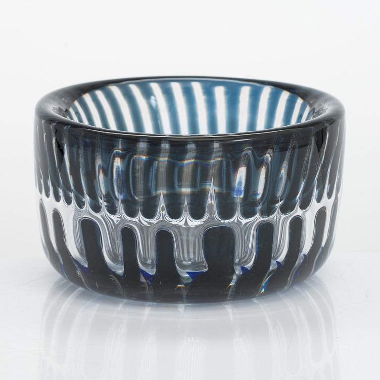A glass bowl "Ariel" by Ingeborg Lundin for Orrefors. Signed and numbered.