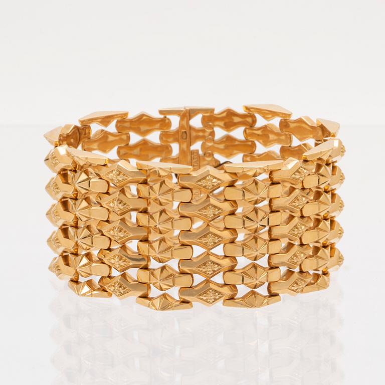 An 18C gold bracelet weight 67,6 grams length 19,5 cm.