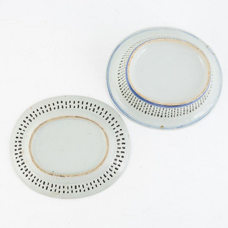 A Blue and White Bowl with Stand, China, Qing Dynasty, Jiaqing (1796-1820).