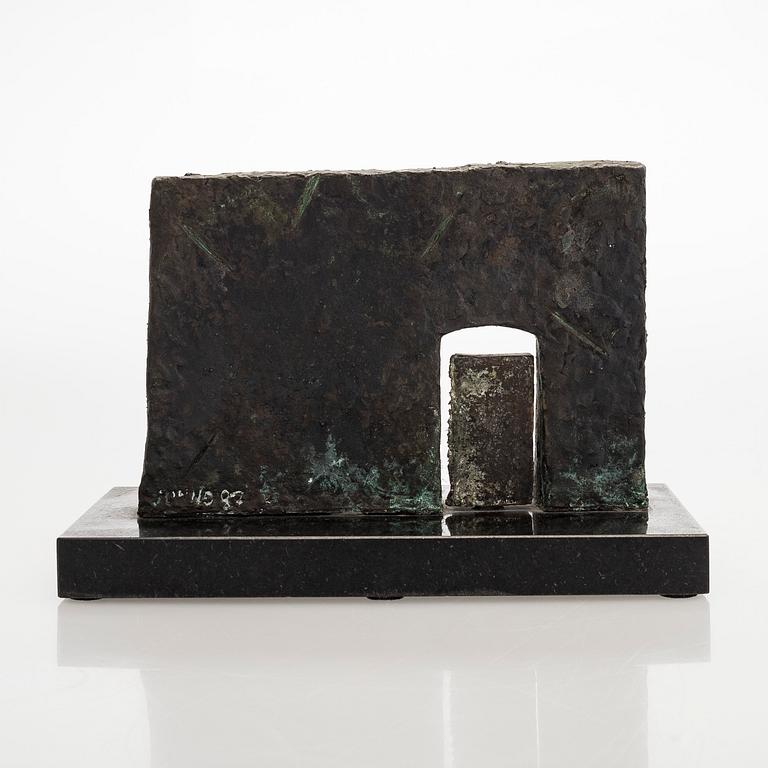 Tapio Junno, Pienoisveistos Helene Schjerfbeckin muistomerkistä "Ovi".