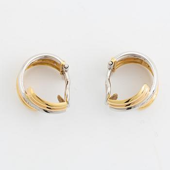 W.A. Bolin ett par örhängen, 18K  tvåfärgat guld med briljantslipade diamanter.