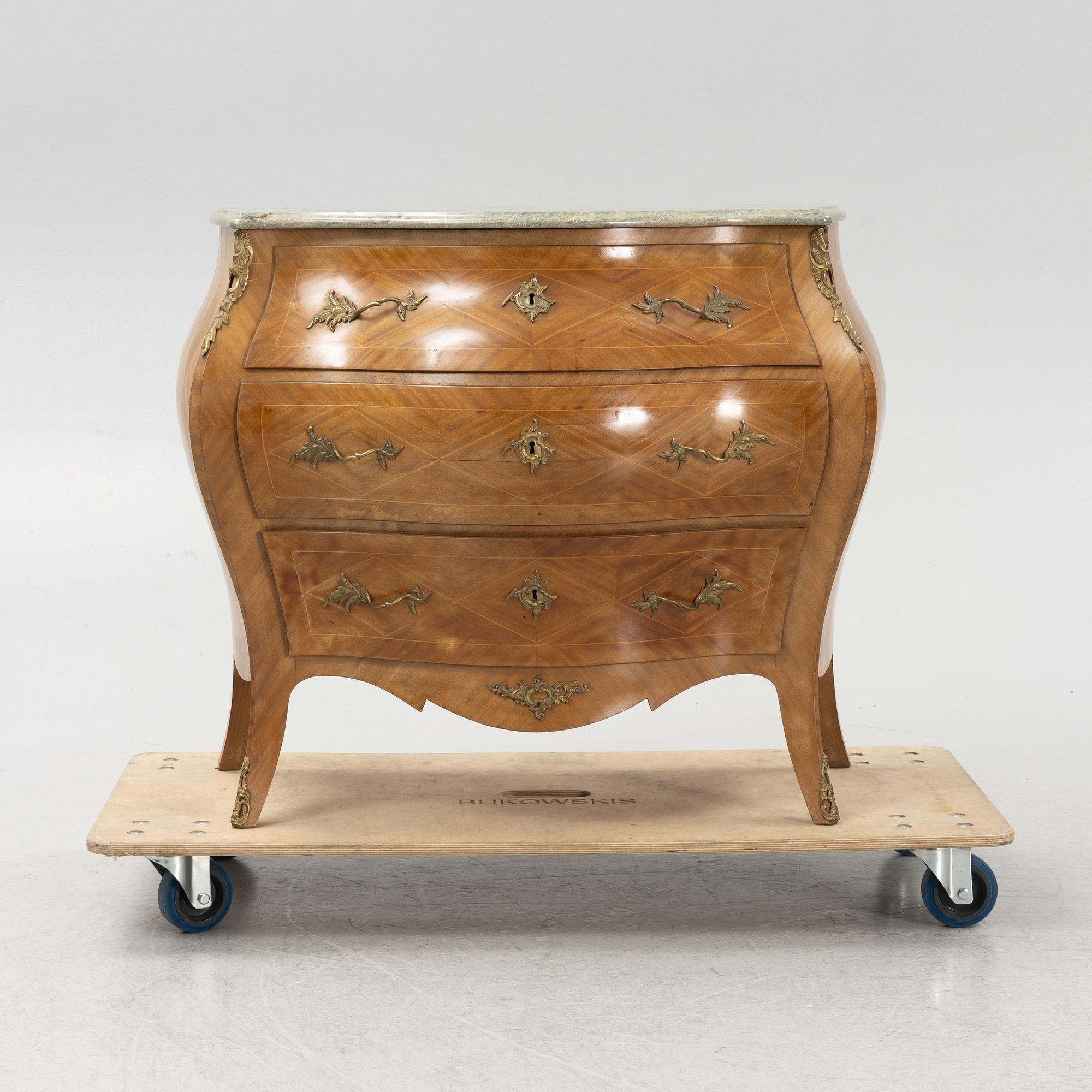 Byrå, rokokostil, omkring 1900-talets mitt.