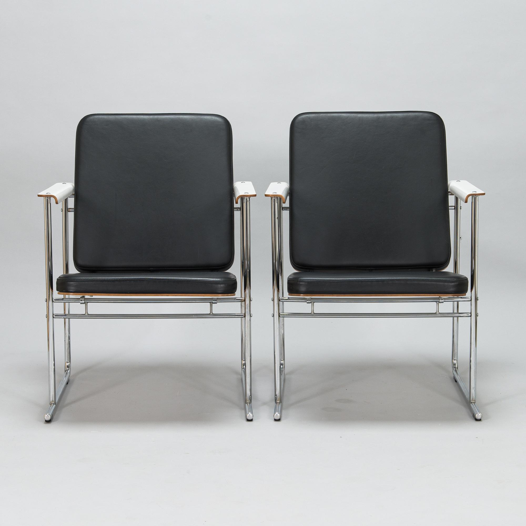 Yrjö Kukkapuro, A pair of armchairs, "Skaala 474", Avarte Finland, late 20th century.