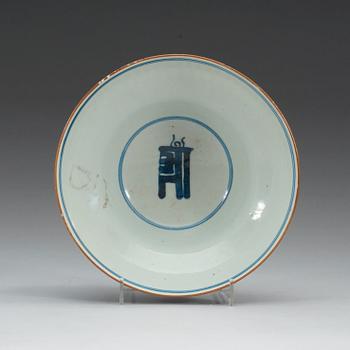 A blue and white bowl, Qing dynasty, Kangxi (1662-1722).