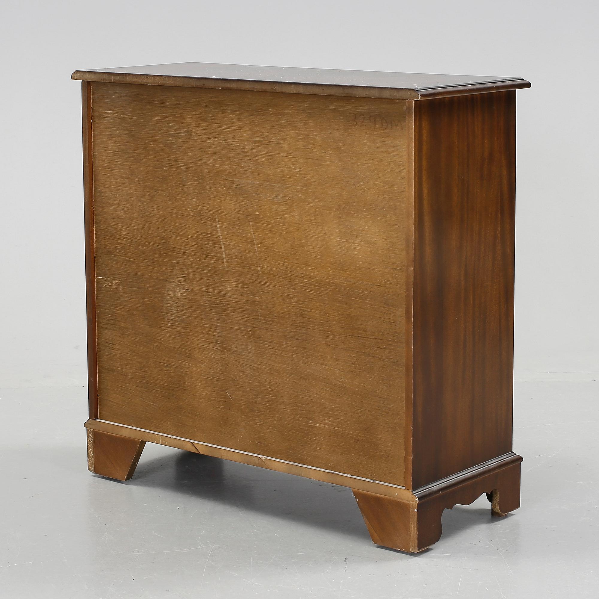 SKÄNK, Engelsk-stil, 1900-talets andra hälft.