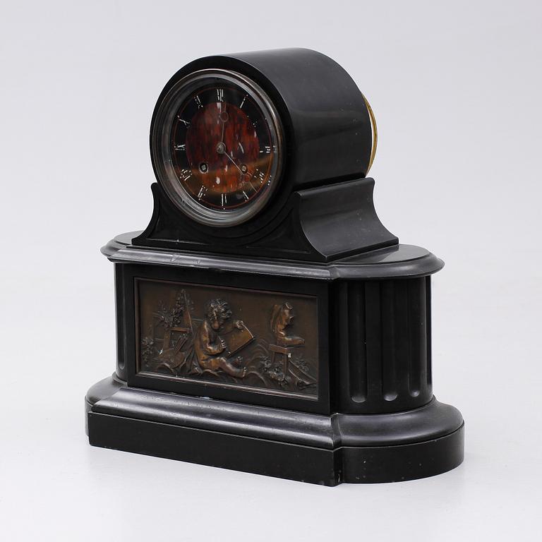 BORDSPENDYL, svart marmor, urverkets märkt A Brocot & Delettrez, Paris, 1800-talets andra hälft.