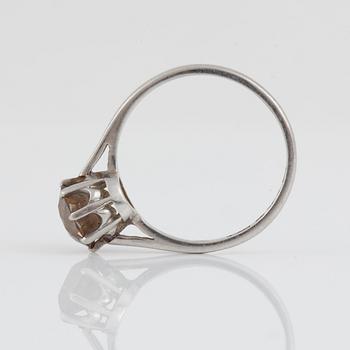 RING med brun gammalslipad diamant ca 1.30 ct. Hugo Strömdahl 1942.