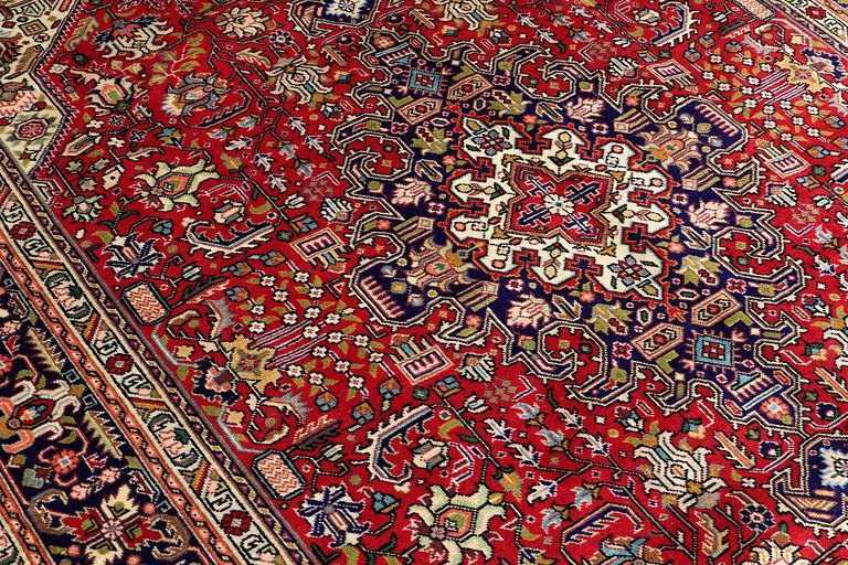 MATTA, Täbriz, ca 295 x 207 cm.