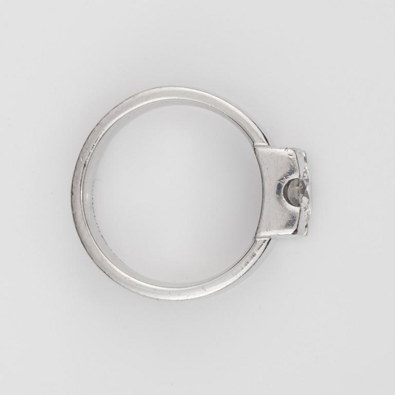 RING med gammalslipad diamant, 1.40 ct enligt gravyr, kvalitet ca G-H/SI.