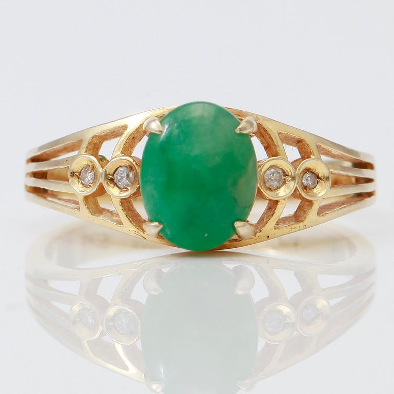 RING, gröntonad jade.