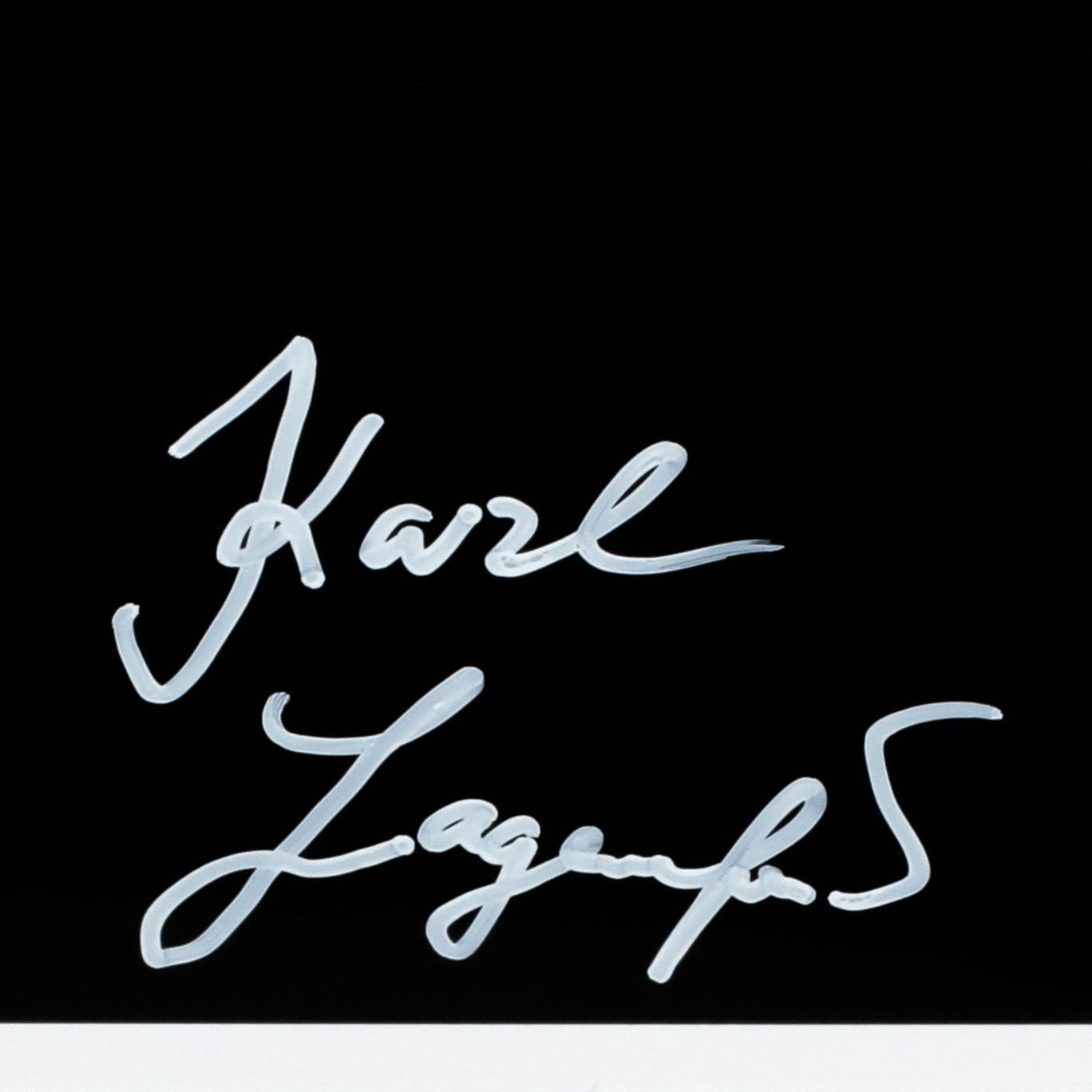 AUTOGRAFBILD, signerad Karl Lagerfeld, 2000-tal.