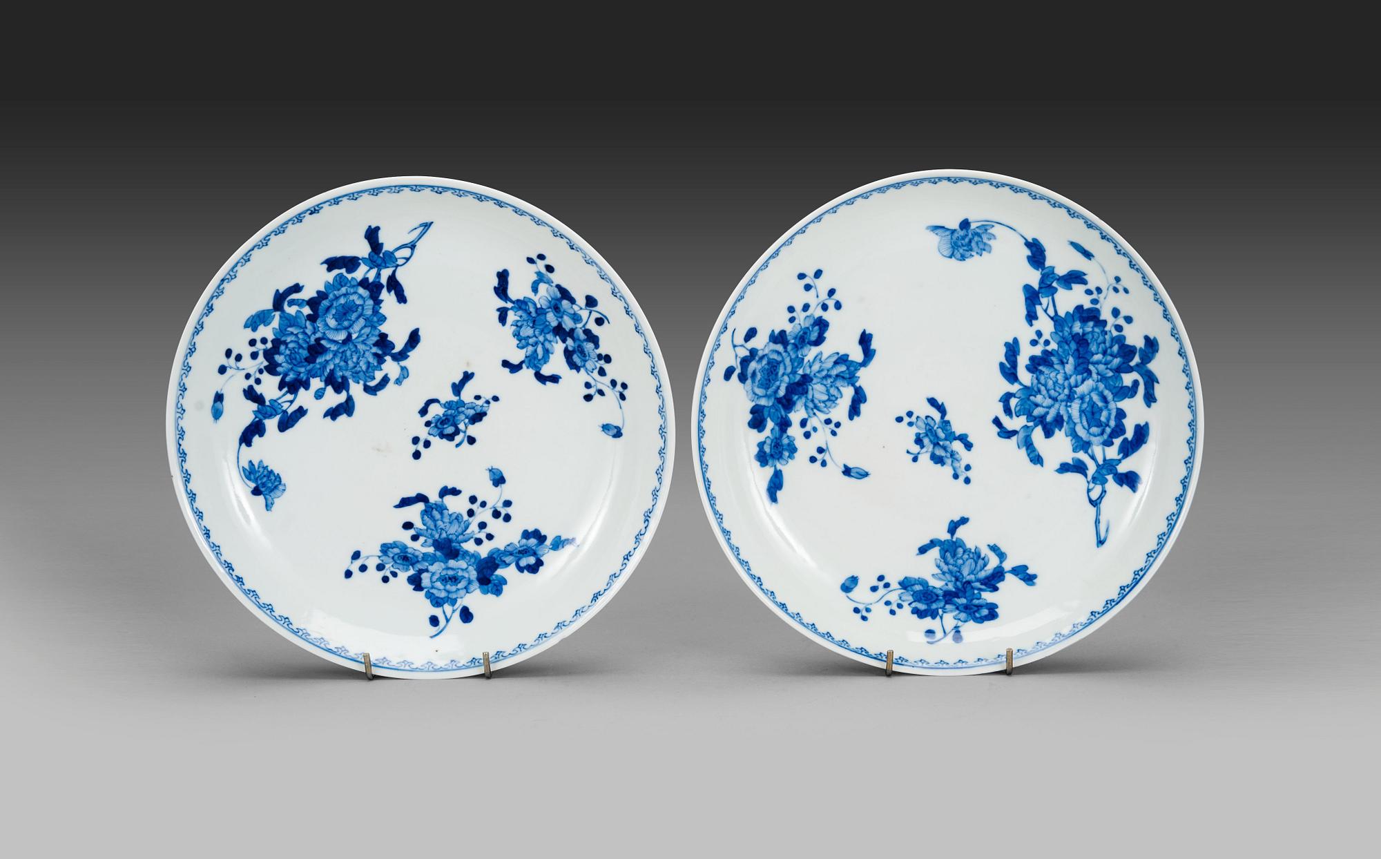 KINESISKA FAT, ETT PAR. Porslin. Qing dynastin, Guangxu märke och period (1874-1908).