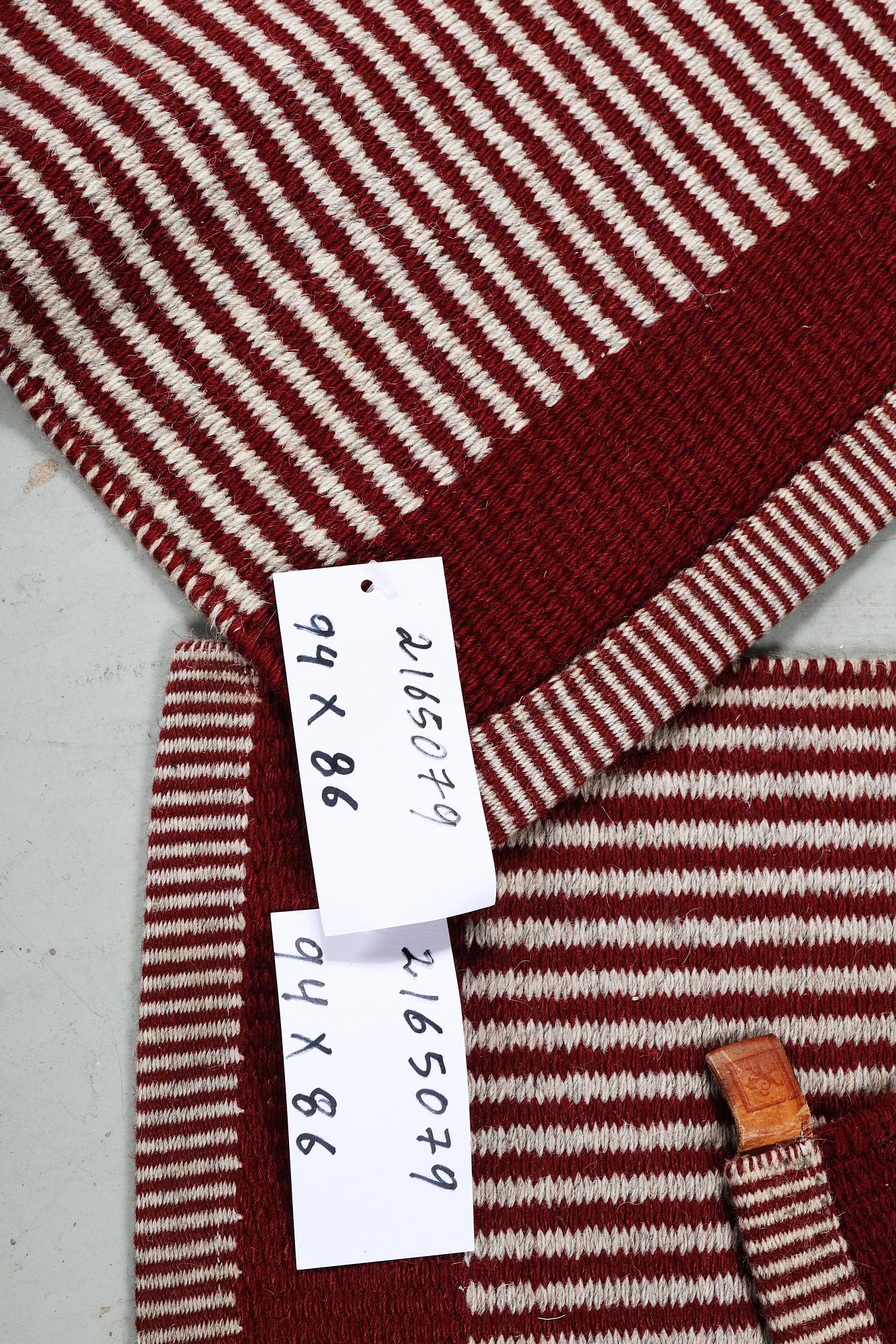 A pair of carpets, Kasthall, ca. 94 x 76 cm & ca. 94 x 86 cm.