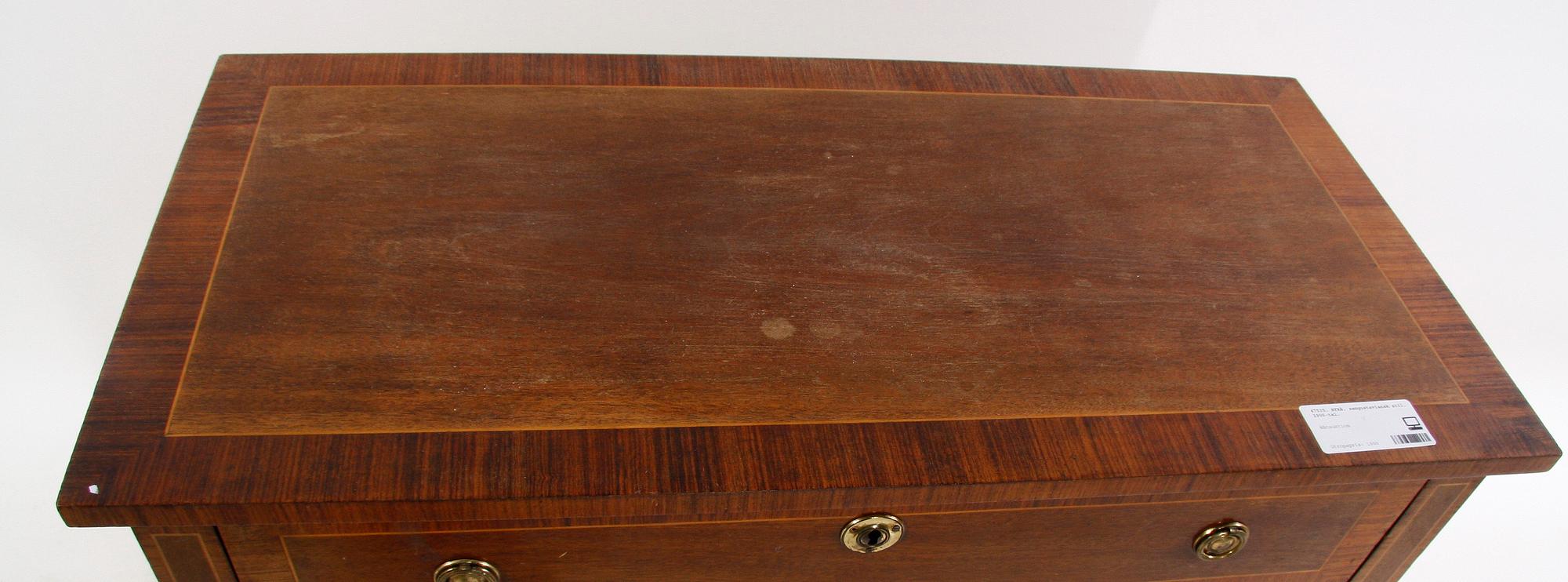 BYRÅ, sengustaviansk stil. 1900-tal.