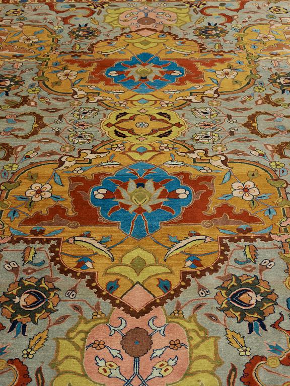 CARPET. Semi-antique Tabriz Petag. 385,5 x 307 cm.