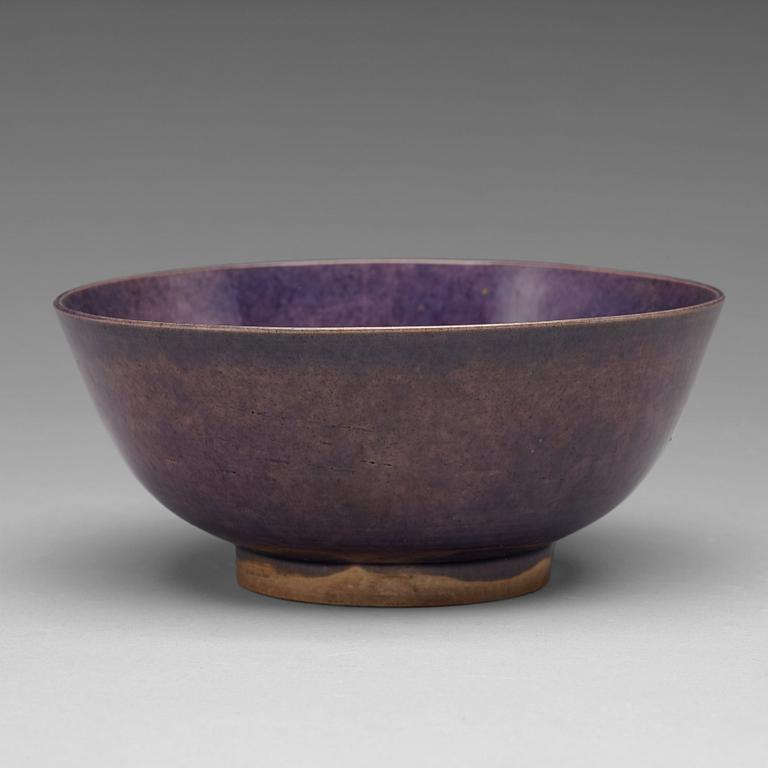 A purple bowl, Qing dynasty, 17th Century with Hongzhis six character mark.