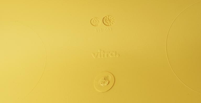 STOLAR, ett par, "Panton chair", Verner Panton för Vitra, formgivna 1960.