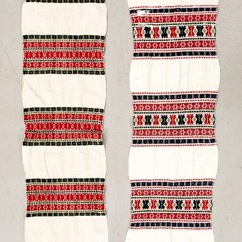 Hängkläden 2 st Blekinge 1800-talets andra hälft linne ca 279x45 cm samt 305x36 cm.