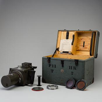 A Swedish Army Air Force Aircraft model HK 7 Camera (Hasselblad) with Case used at Södermanland's aerodrome, early 1940s.