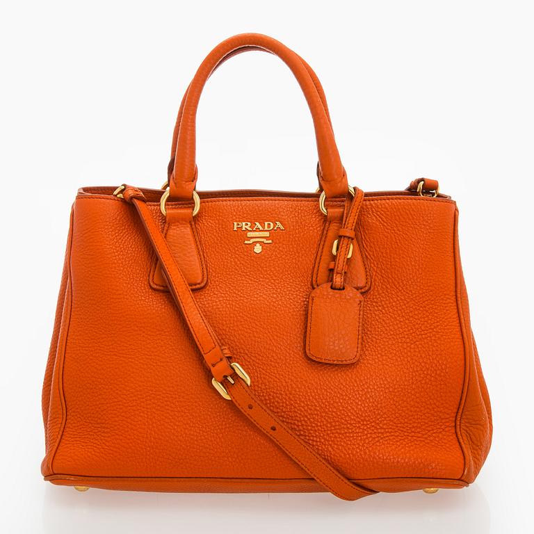 Prada, a 'Vitello Daino Tote' bag.