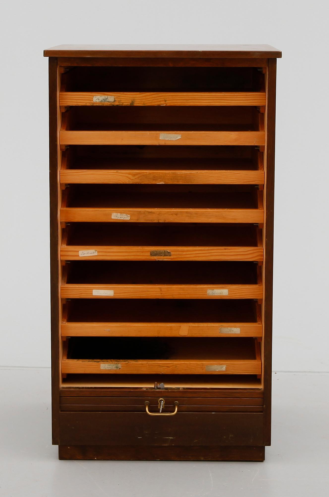 JALUSISKÅP, 1900-talets mitt.