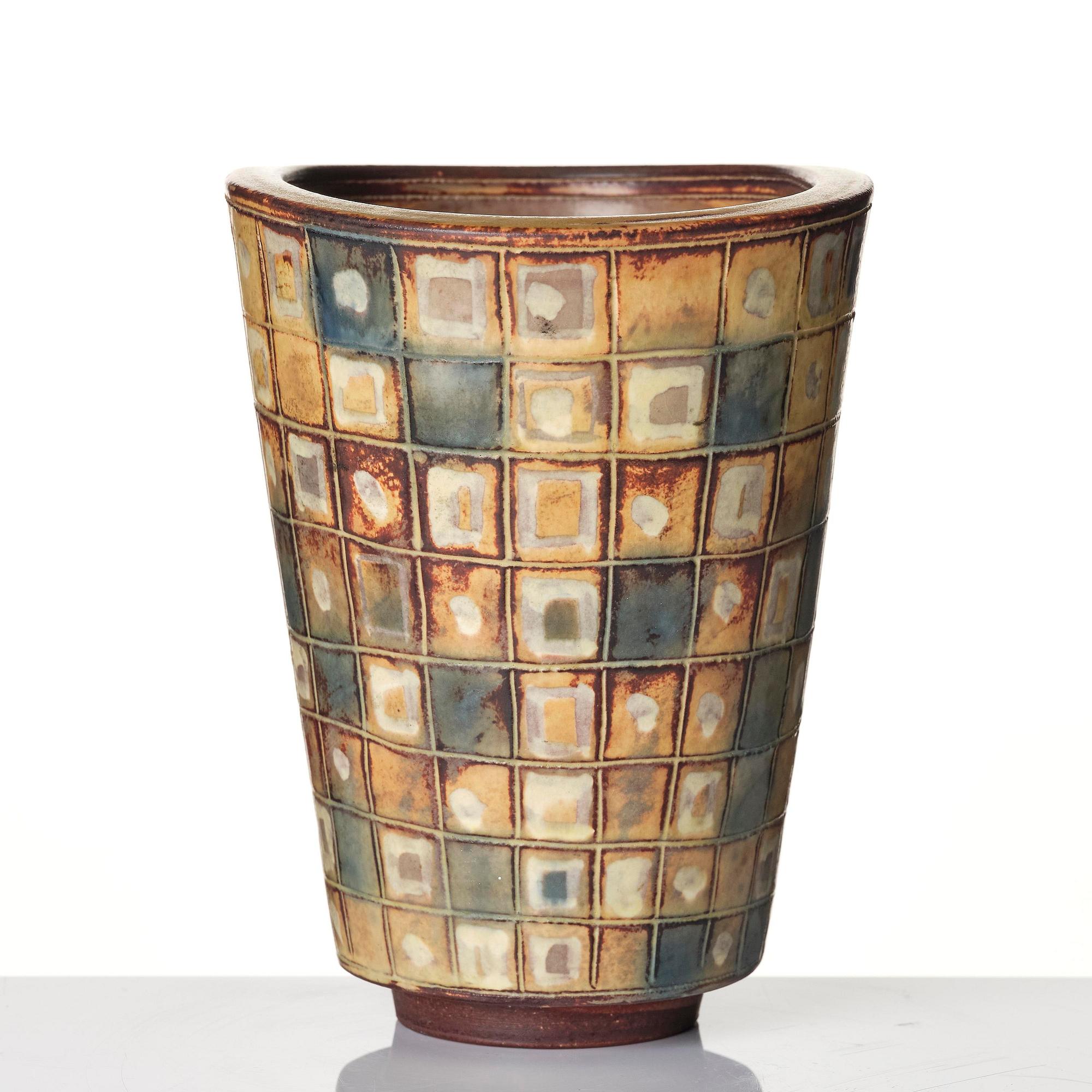 Wilhelm Kåge, a "Farsta" stoneware vase, Gustavsberg Studio 1945.