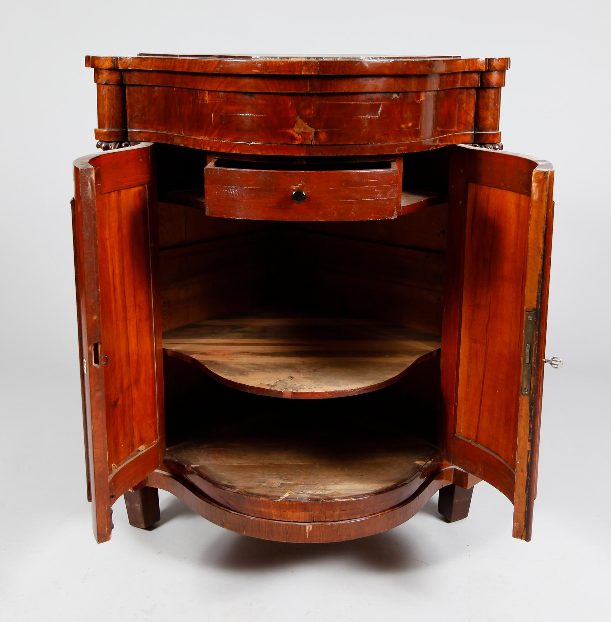 HÖRNSKÅP, Karl Johan, 1800-talets mitt.