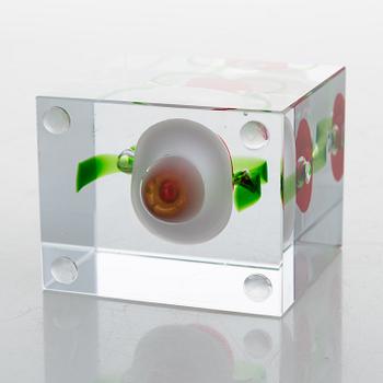 OIVA TOIKKA, AN ANNUAL CUBE, glass, signed Oiva Toikka Nuutajärvi 1997, numbered 254/2000.
