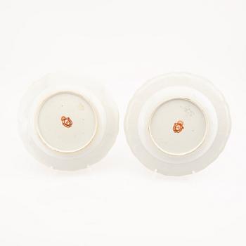 Tallrikar ett par Kina sent 1700-tal porslin.