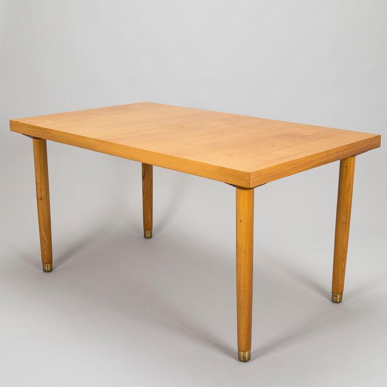 Aino Aalto, A mid-20th century table for  O.Y. Huonekalu- ja Rakennustyötehdas A.B.