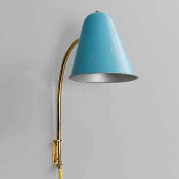 PAAVO TYNELL, A WALL LAMP. Manufactured by Taito or Idman. 1940-/50s.