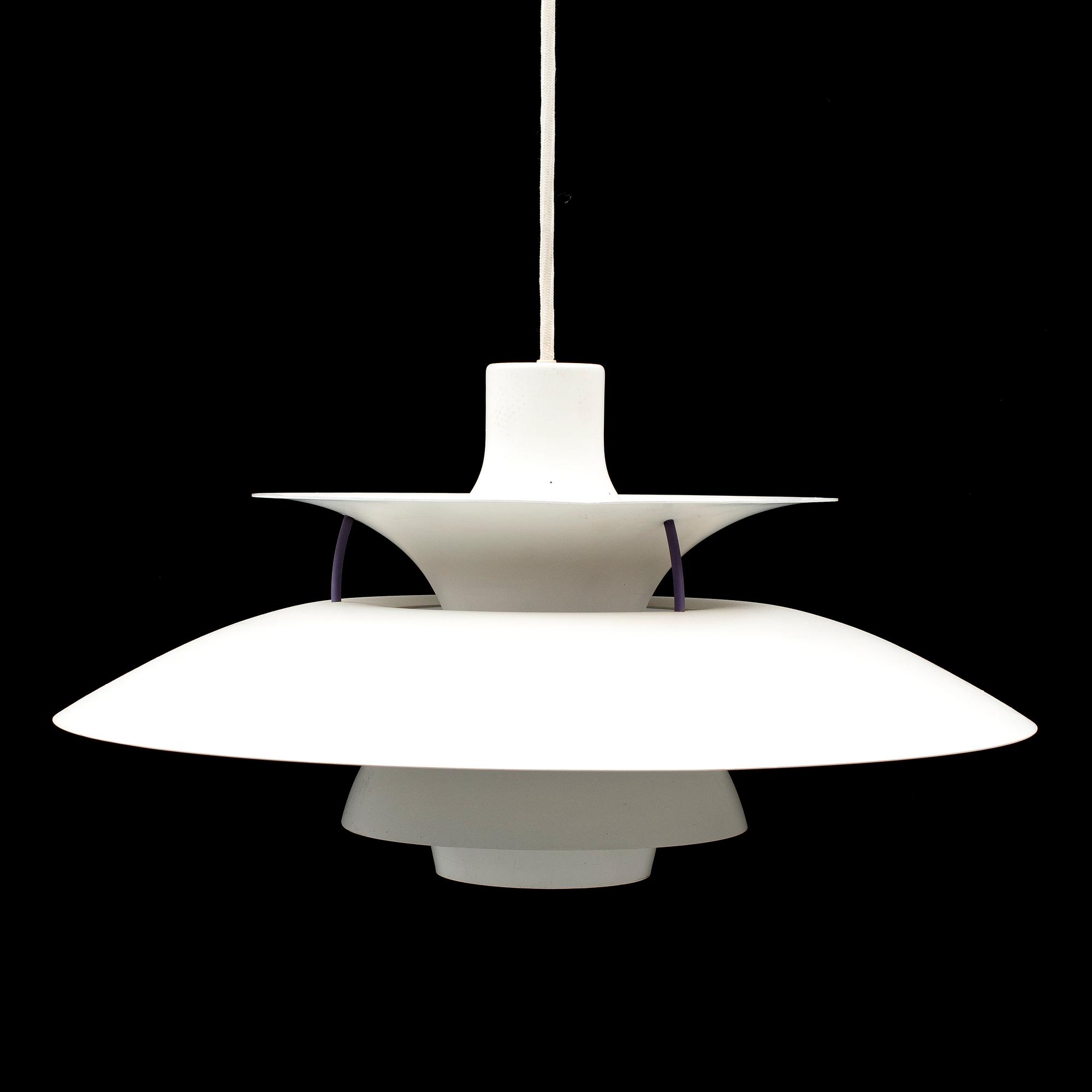 POUL HENNINGSEN, taklampa, PH 5, för Louis Poulsen, Danmark.