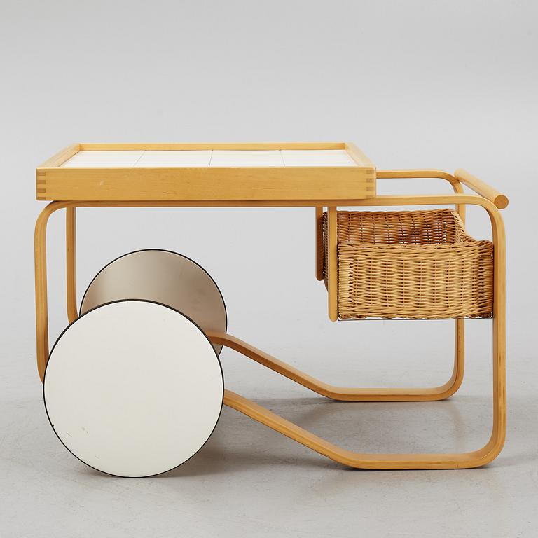 Alvar Aalto, serving trolley/tea trolley model 900, Artek, Finland.