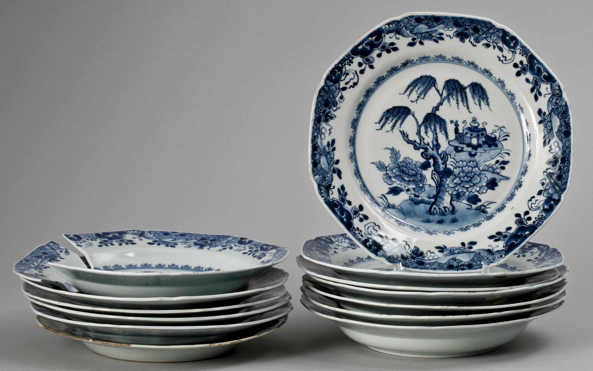 TALLRIKAR, 13 st. Porslin, Qianlong, Kina 1700-tal.